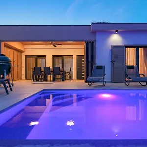  Villa Premium Nessi With Pool & Seaview